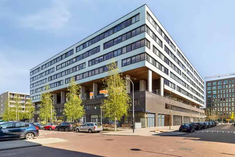 Ruim appartement 110m2 Amsterdam Nieuw West 2 slaapkamers privé parkeerplaats