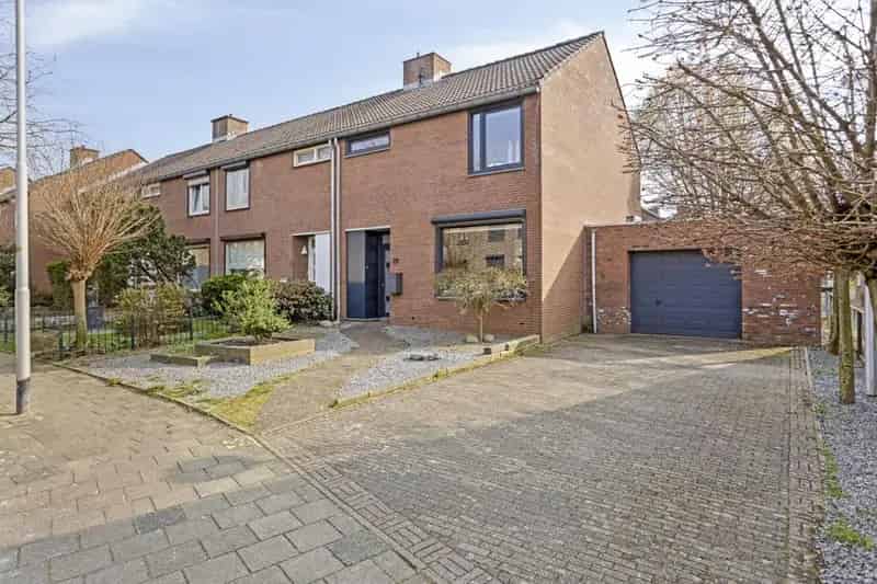Moderne Hoekwoning Bleijerheide nabij Kerkrade en Duitse grens
