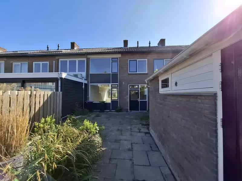 Eengezinswoning Spijkenisse 3 slaapkamers moderne verbouwing