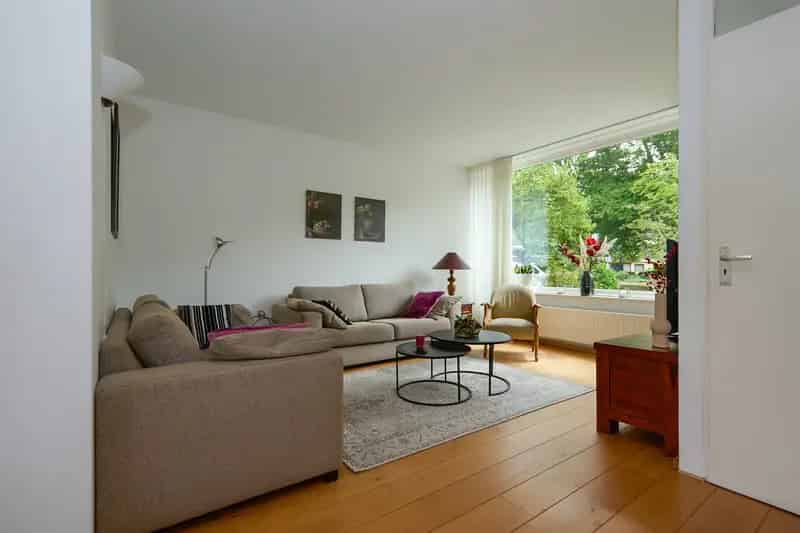 Huis te koop Driehuis 4 slaapkamers grote tuin nabij NS station