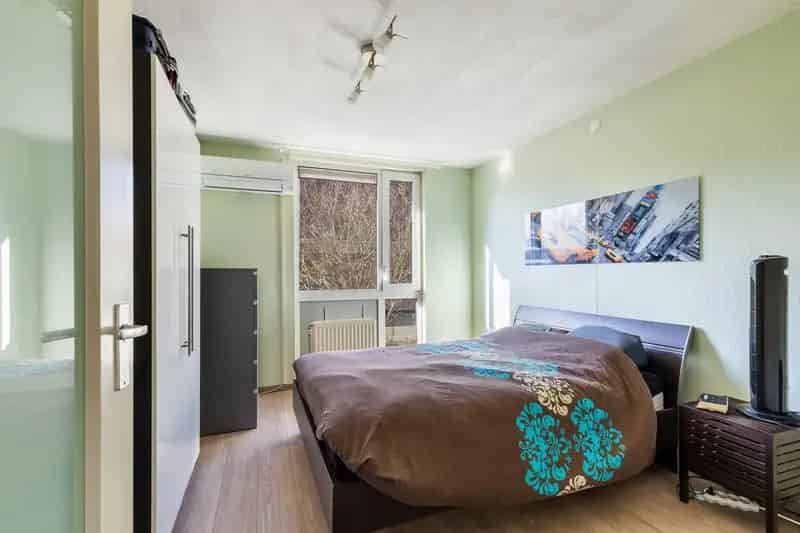 Huis te koop Hoogvliet: 2 slaapkamers begane grond tuin