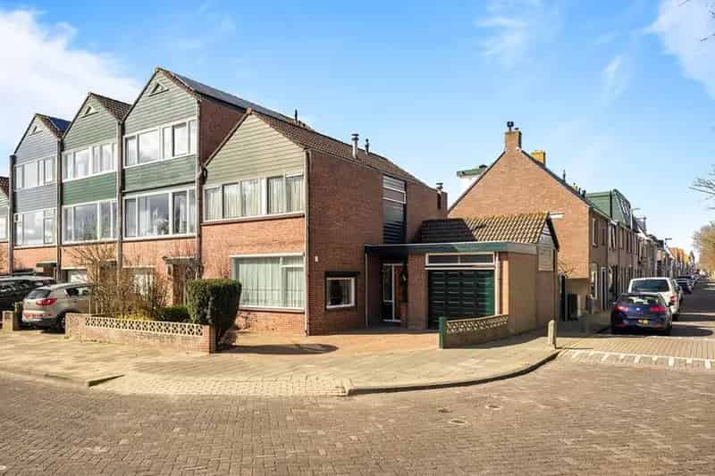 Gezinswoning Den Helder 4 slaapkamers 2 badkamers Garage