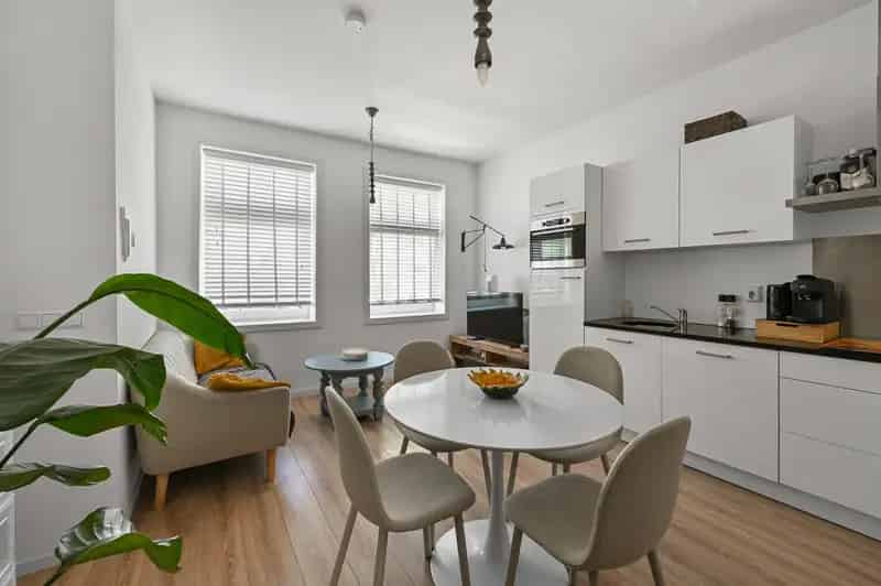 Appartement te koop Wormerveer: gerenoveerd 3-kamer appartement met tuin