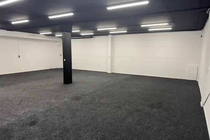 Bedrijfshal te Huur Leiderdorp 325m²