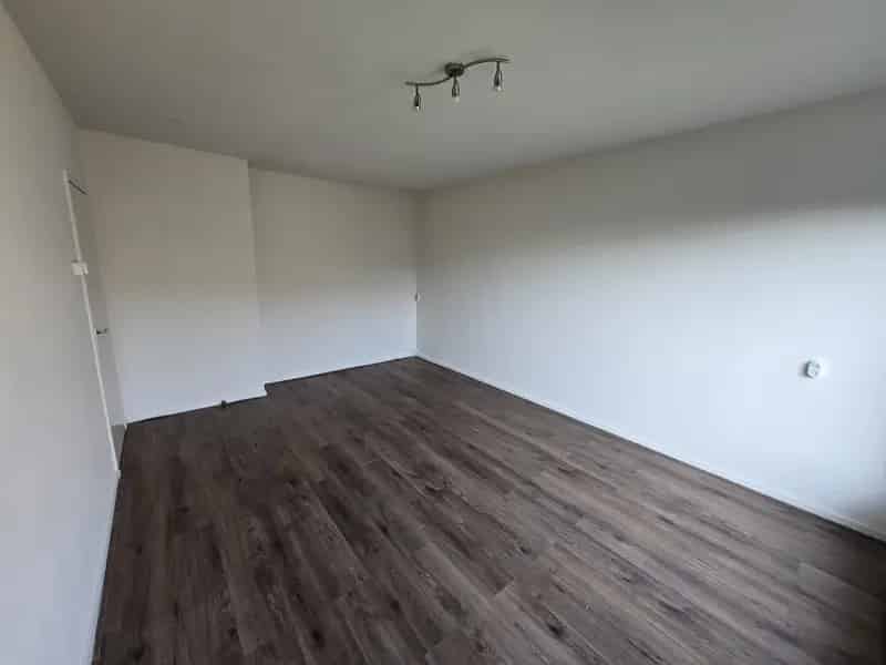 Ruime Studentenkamer Begane Grond Nabij Centrum en College