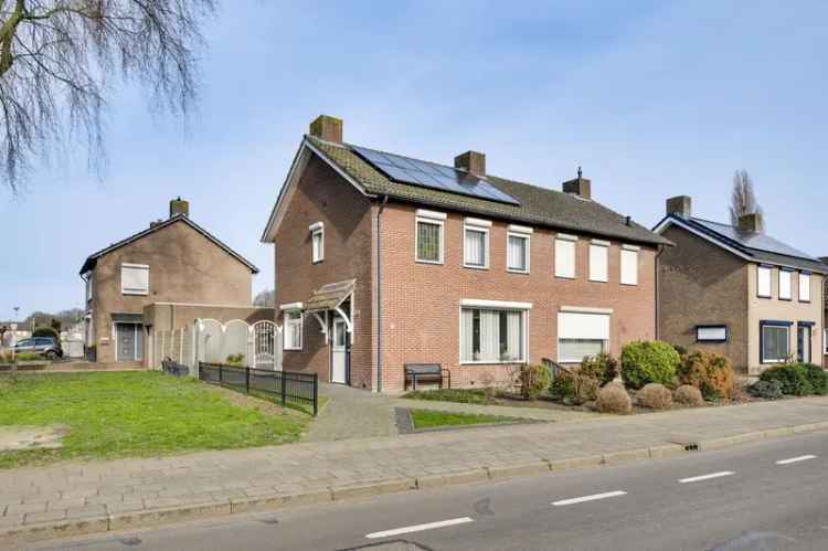 Huis Te Koop in 9, Lochtstraat, Ospel, Limburg