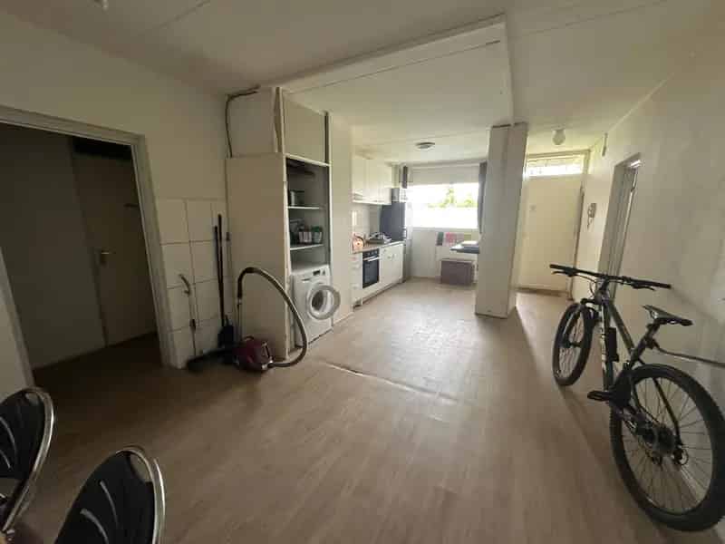 Room Available for 865 Euro-All In
