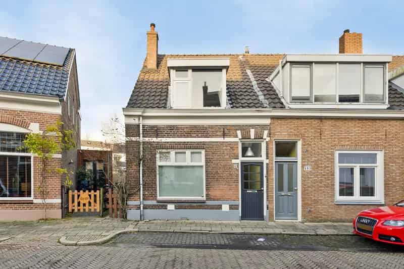 Hoekwoning Assendorp: 2 slaapkamers, tuin, achterom