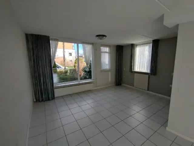 Te Huur Heerhugowaard 2-onder-1-kap woning 3 kamers 110m2