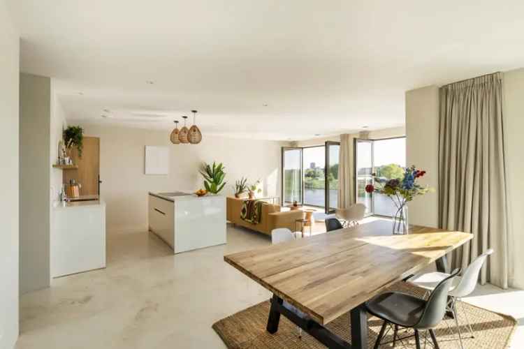 Appartement te koop Amsterdam: 2 slaapkamers, balkon, Amsterdams Rijnkanaal