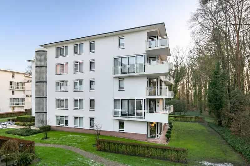 Appartement te koop Apeldoorn: Ruim 4-kamer appartement met 2 balkons en garage
