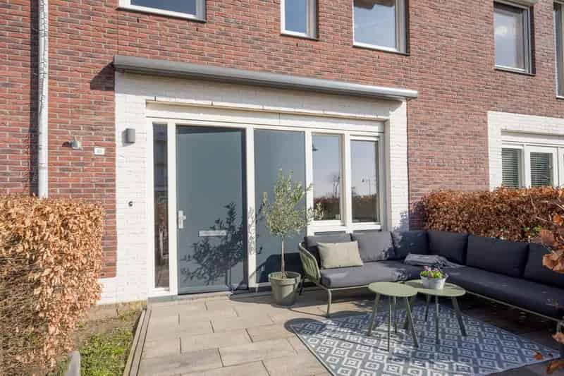 5 Slaapkamers  Luxe Middenwoning Grote Tuin Nijkerk
