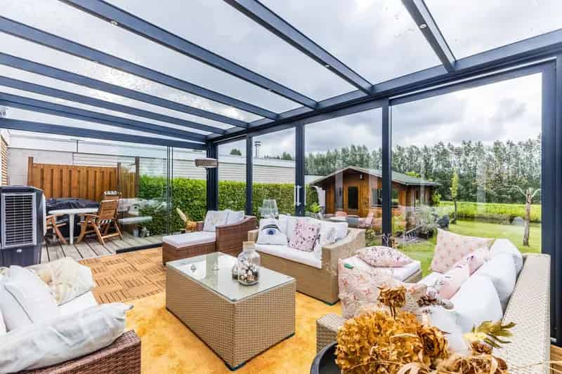 Huis te koop Aalsmeer: Ruime Villa met Serre, Tuin en Luxe Keuken