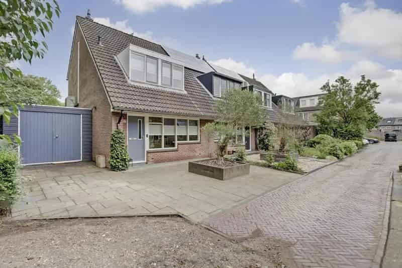 Moderne Hoekwoning met 4 slaapkamers te koop