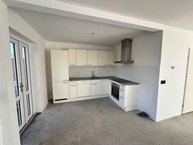 Gerenoveerde Hoekwoning Hoogvliet 4 slaapkamers Ruime Tuin