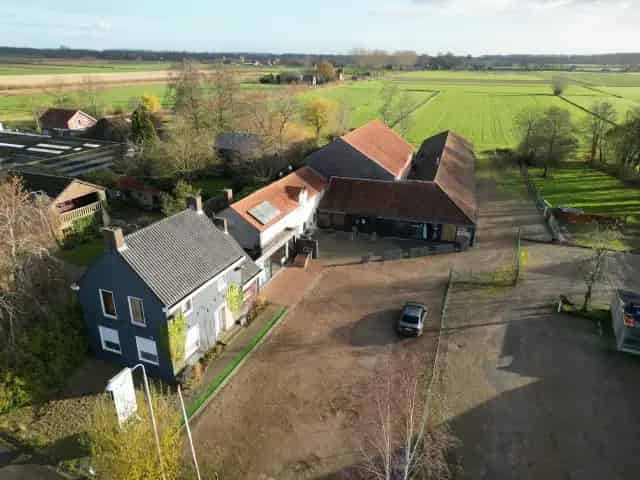 Veelzijdig Bedrijfsmatig Pand Nabij Belgische Grens