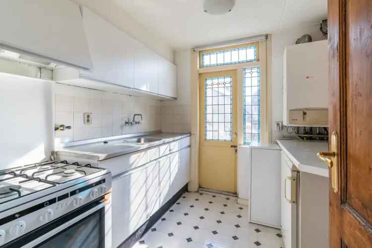 Huis te koop Delft Centrum: Grachtenpand te moderniseren