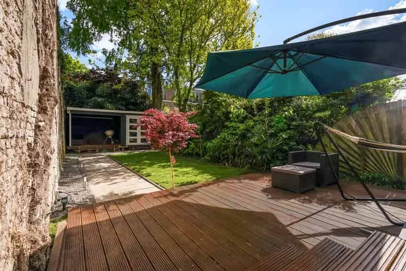 2 Kamer Appartement Den Haag Tuin Berging Gerenoveerd