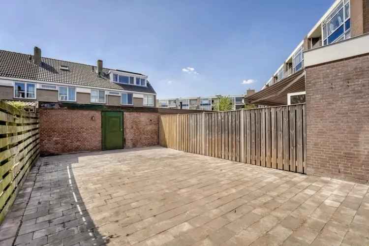 Huis te koop Zoeterwoude: 3 slaapkamers, tuin, modernisering