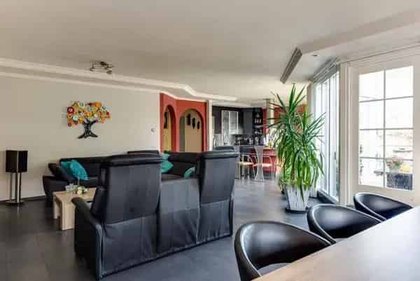 Ruime Ondernemerswoning met Appartementen en Garage Alkmaar