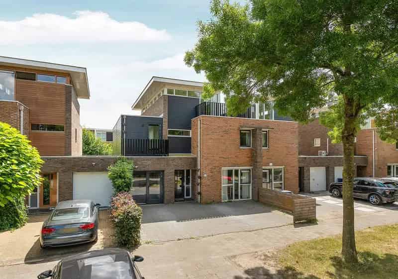 7 Slaapkamers Tweekapper Almere Literatuurwijk Bijwoning