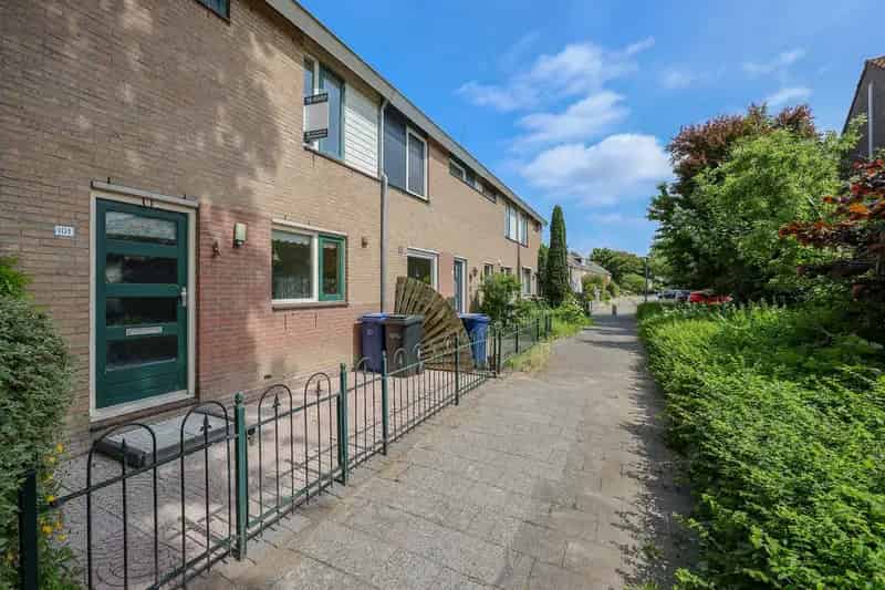 Ruime Tussenwoning Almere Buiten Diepe Tuin Modernisering Mogelijk