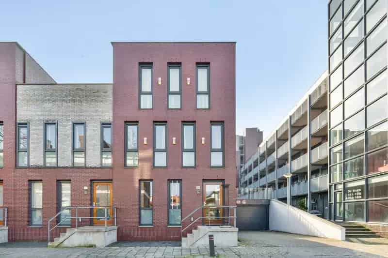 Huis te koop Zaandam Centrum: 2 woonkamers, dakterras 32m2, parkeerplaats