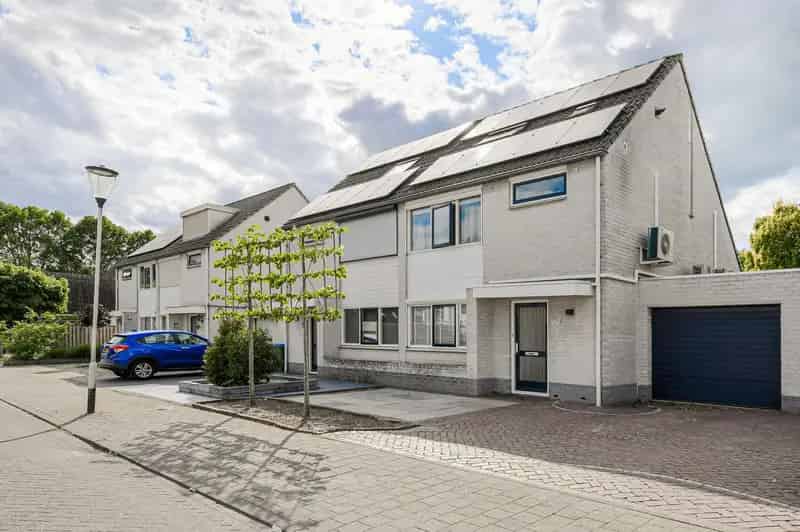 Ruime 5 Slaapkamers 2-onder-1-kapwoning Breda