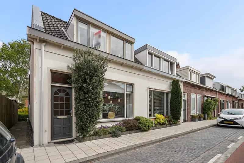 Ruime Hoekwoning te Koop 's-Gravenzande 3 slaapkamers Patio Dakterras