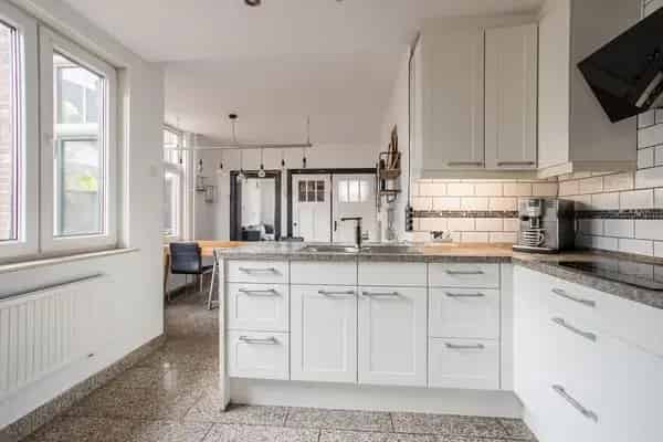 Ruime Tweekapper Tegelen 4 Slaapkamers Tuin Zolder