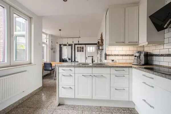 Ruime Tweekapper Tegelen 4 Slaapkamers Tuin Zolder