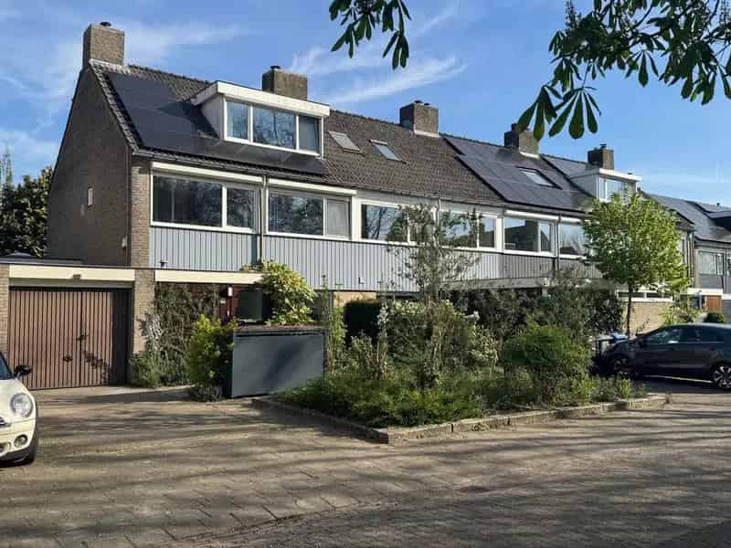 Gezinswoning 3 slaapkamers tuin  1 jaar beschikbaar