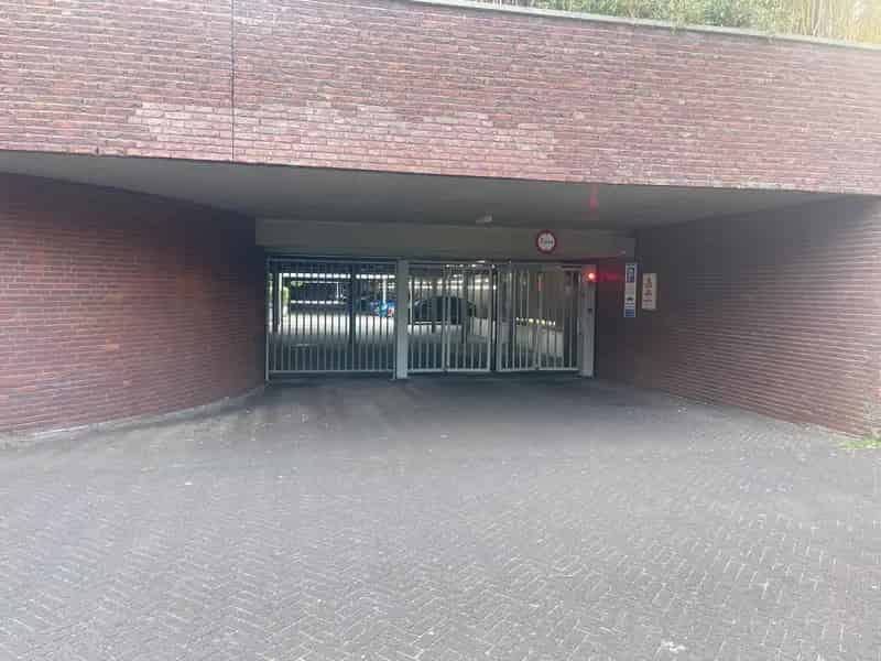 Parkeerplaats Amsterdam Paul Schuitemahof