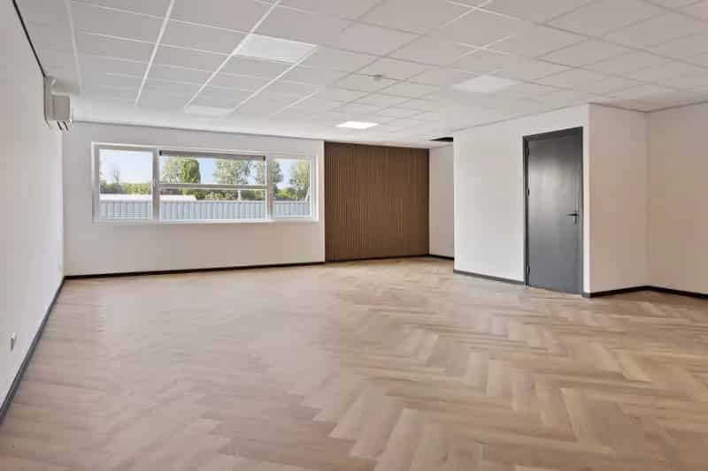 Bedrijfshal te koop Lelystad 150m2