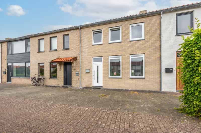 Gouverneurstraat 43 Sluis: Ruime gezinswoning met potentie