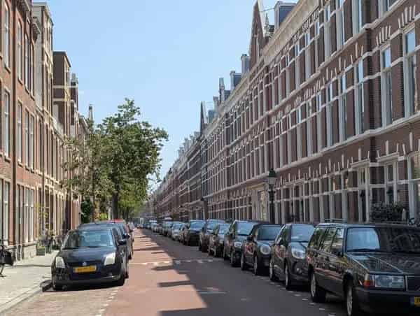 Benedenwoning Den Haag 4 slaapkamers tuin 6-8 maanden