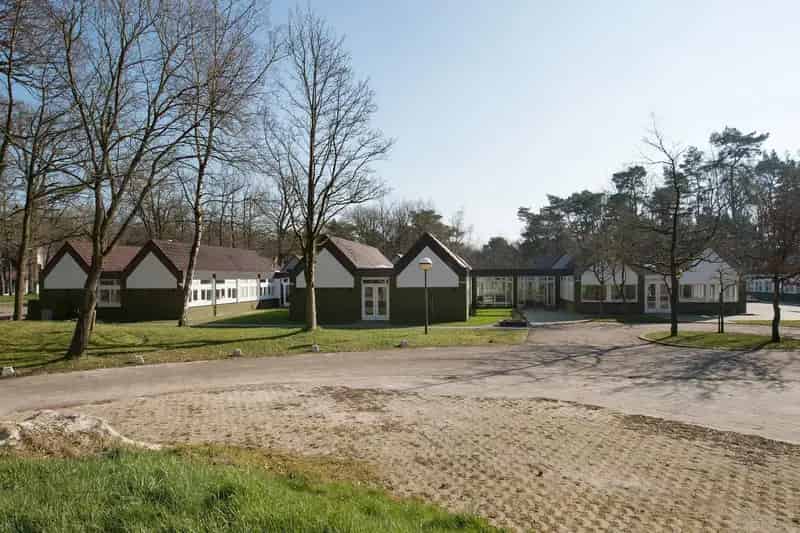 Te Huur Zorggebouw Rolde 1266m² Kantorencomplex