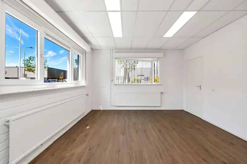 Kantoor Hoofddorp | Zoek kantoren te huur: Debbemeerstraat 21 2131 HE Hoofddorp 