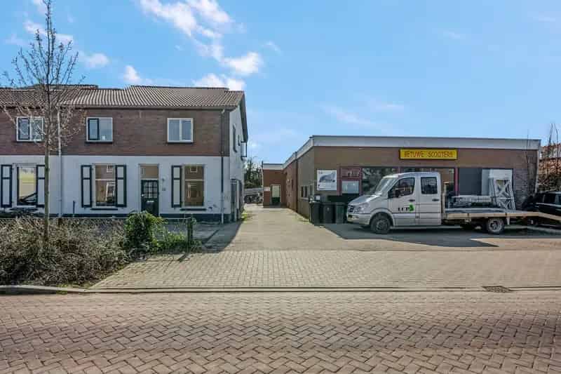 Tweekapper met Bijgebouw Slijk Ewijk Twee Woon Eenheden