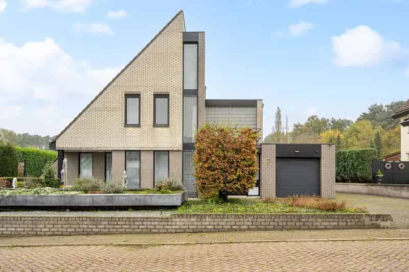 Luxe villa Brabantse Wal 4 slaapkamers zwembad 1620m2