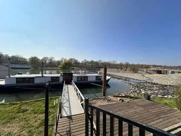 Woonboot te huur aan het water 3 slaapkamers modern terras