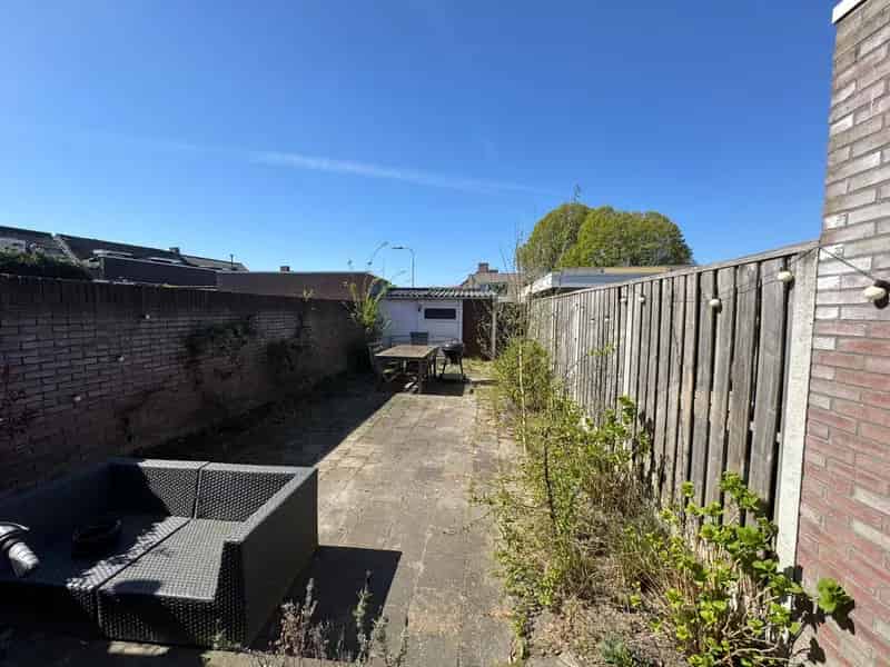 Ruime gezinswoning met diepe tuin en parkeergelegenheid