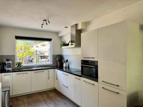 Gemeubileerd Familiehuis Nieuwegein 4 slaapkamers Garage Tuin