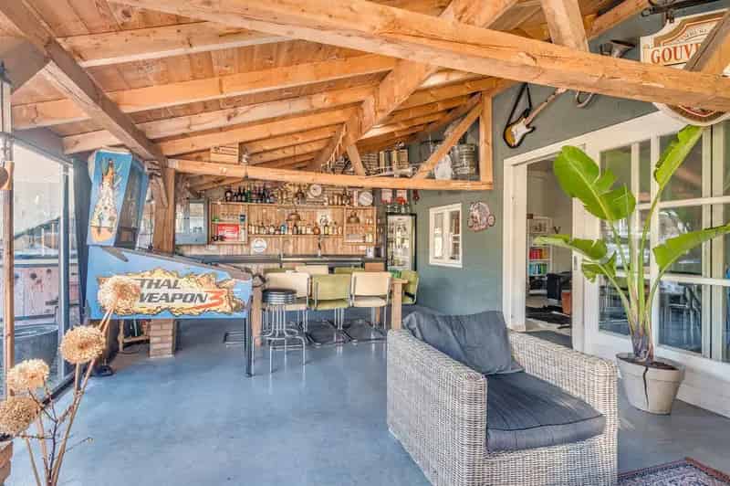 Zeer ruime halfvrijstaande woning te Velden met 6 slaapkamers