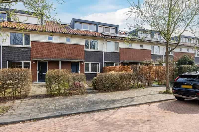 Ruime woning met uitbouw 8 zonnepanelen energielabel A nabij strand