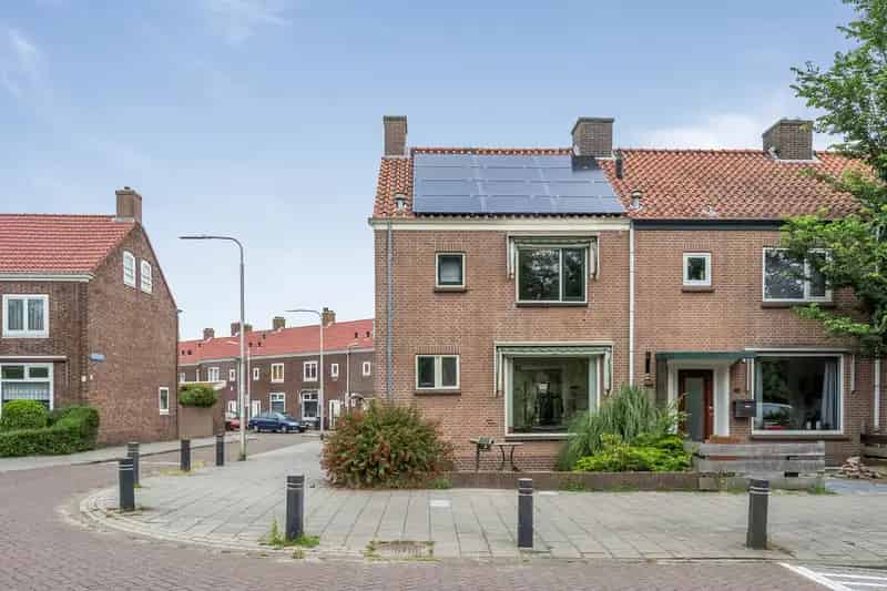 Eindwoning Velsen-Noord: Zonnige Tuin Garage Airco Zonnepanelen