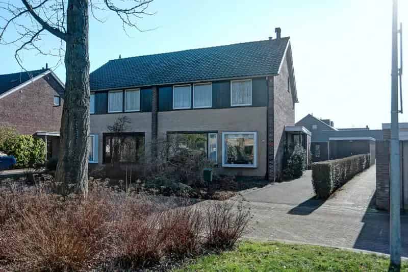 Ruime Tweekapper te Koop in Elst 4 Slaapkamers Tuin Garage