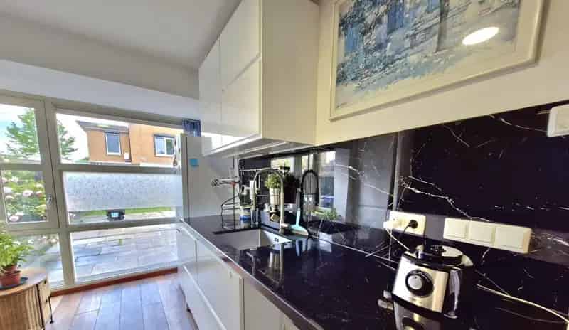 Hoekwoning Almere Literatuurwijk Ruime Tuin Serre 3 slaapkamers