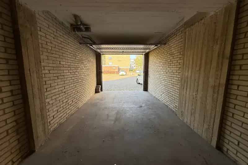 Garagebox te Koop Rotterdam Eigen Grond 16m2
