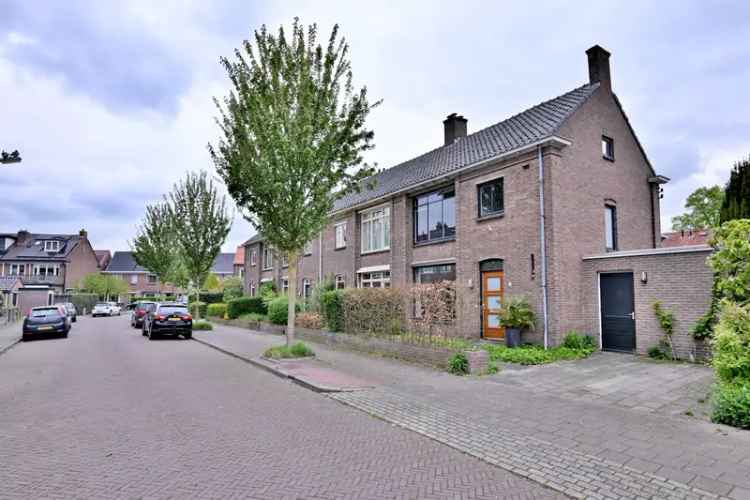 Huis te koop Deventer: Ruime hoekwoning met 4 slaapkamers en parkeerplaats